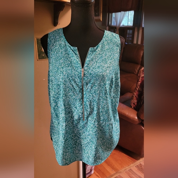 Women's Michael Kors Green Printed Sleeveless Blouse, Size Medium - Picture 4 of 10